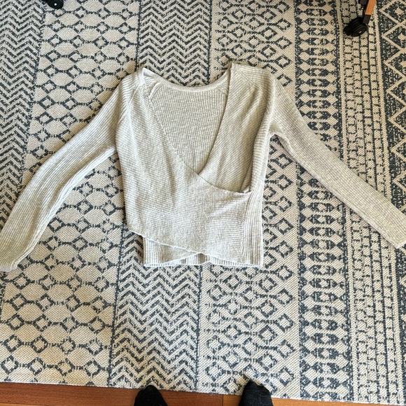 Tan sweater - Picture 2 of 2